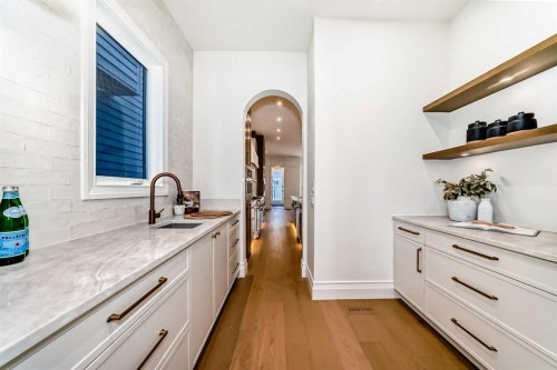 1610 49 Avenue Sw, Calgary, AB - Indoor Photo Showing Kitchen