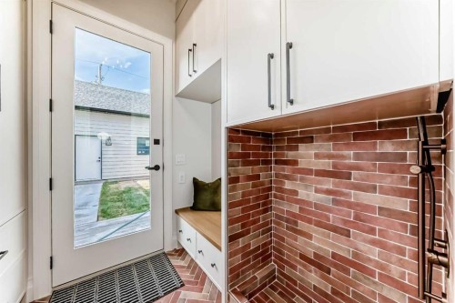 1610 49 Avenue Sw, Calgary, AB - Indoor Photo Showing Other Room