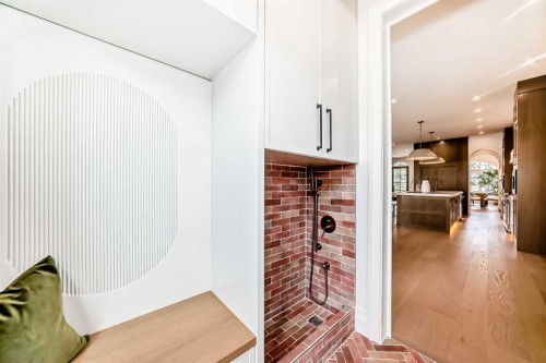 1610 49 Avenue Sw, Calgary, AB - Indoor Photo Showing Other Room