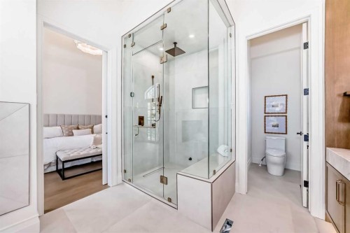 1610 49 Avenue Sw, Calgary, AB - Indoor Photo Showing Bathroom