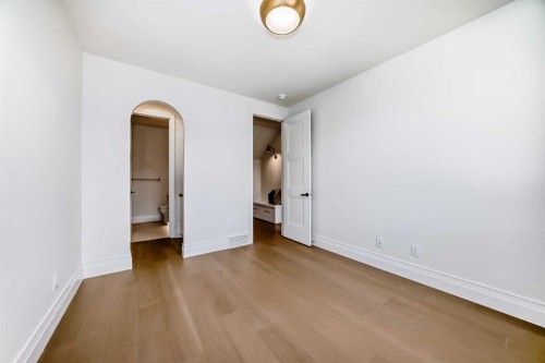 1610 49 Avenue Sw, Calgary, AB - Indoor Photo Showing Other Room