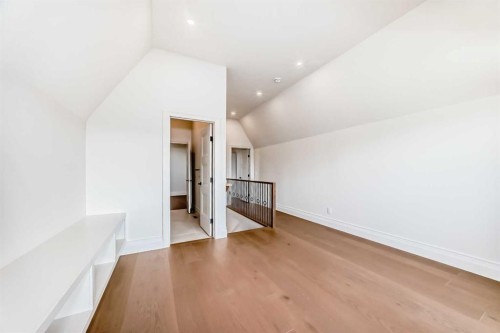 1610 49 Avenue Sw, Calgary, AB - Indoor Photo Showing Other Room
