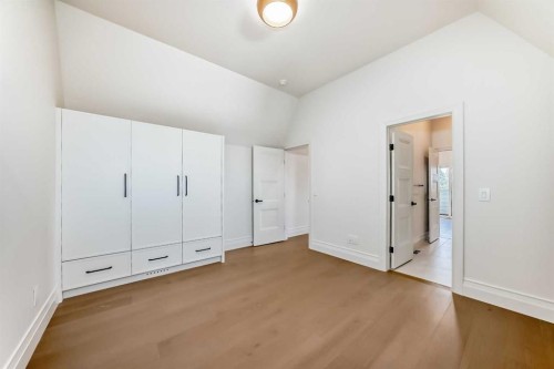 1610 49 Avenue Sw, Calgary, AB - Indoor Photo Showing Other Room