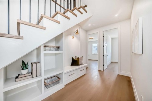 1610 49 Avenue Sw, Calgary, AB - Indoor Photo Showing Other Room
