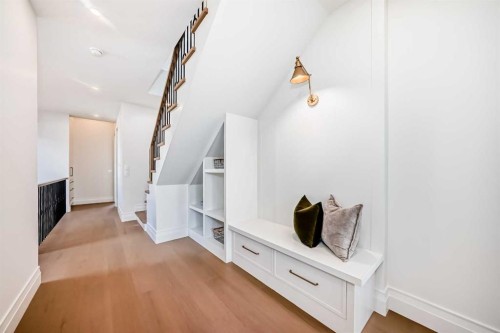 1610 49 Avenue Sw, Calgary, AB - Indoor Photo Showing Other Room