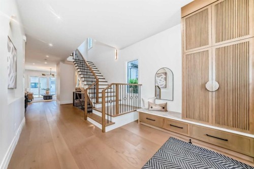 1610 49 Avenue Sw, Calgary, AB - Indoor Photo Showing Other Room