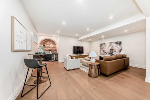 1610 49 Avenue Sw, Calgary, AB - Indoor