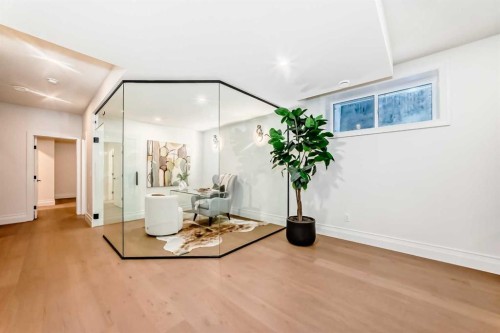 1610 49 Avenue Sw, Calgary, AB - Indoor Photo Showing Other Room