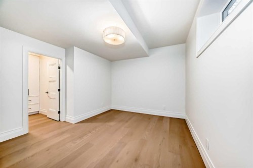 1610 49 Avenue Sw, Calgary, AB - Indoor Photo Showing Other Room