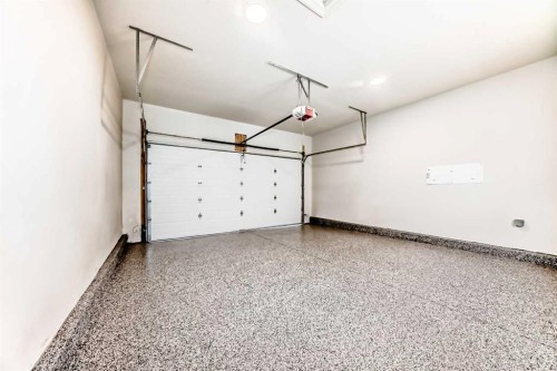 1610 49 Avenue Sw, Calgary, AB - Indoor Photo Showing Garage