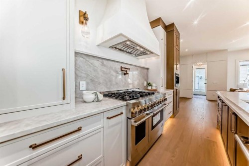 1610 49 Avenue Sw, Calgary, AB - Indoor Photo Showing Kitchen With Upgraded Kitchen
