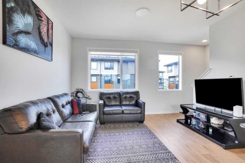 104 Corner Glen Circle Ne, Calgary, AB - Indoor Photo Showing Living Room