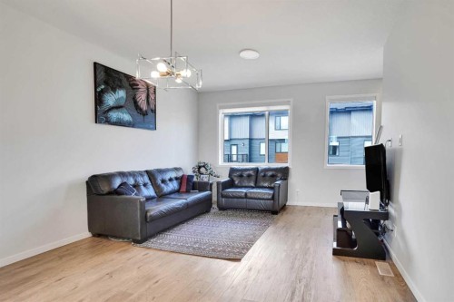104 Corner Glen Circle Ne, Calgary, AB - Indoor Photo Showing Living Room