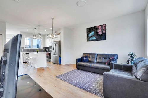 104 Corner Glen Circle Ne, Calgary, AB - Indoor Photo Showing Living Room