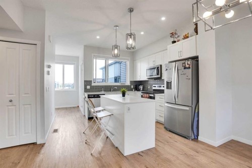 104 Corner Glen Circle Ne, Calgary, AB - Indoor