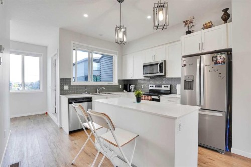 104 Corner Glen Circle Ne, Calgary, AB - Indoor Photo Showing Kitchen