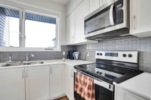 104 Corner Glen Circle Ne, Calgary, AB - Indoor Photo Showing Kitchen With Double Sink