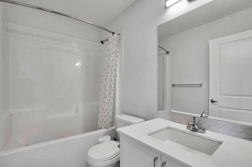 104 Corner Glen Circle Ne, Calgary, AB - Indoor Photo Showing Bathroom