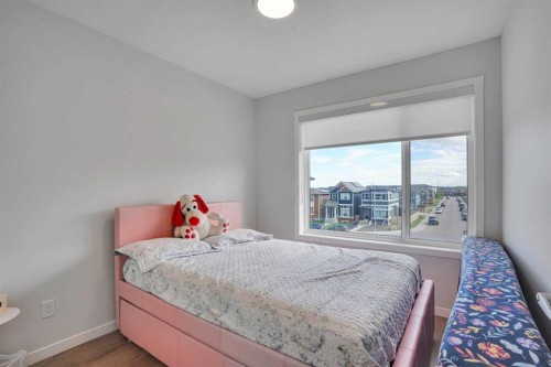 104 Corner Glen Circle Ne, Calgary, AB - Indoor Photo Showing Bedroom