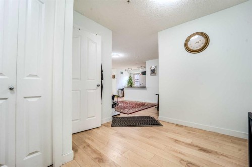 201-7180 80 Avenue Ne, Calgary, AB - Indoor Photo Showing Other Room