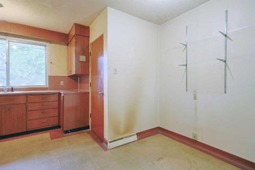 93 Winslow Crescent Sw, Calgary, AB - Indoor Photo Showing Other Room