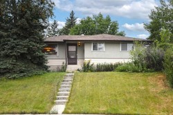 93 Winslow Crescent SW Calgary, AB T3C 2R3