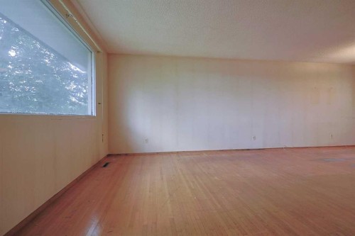 93 Winslow Crescent Sw, Calgary, AB - Indoor Photo Showing Other Room