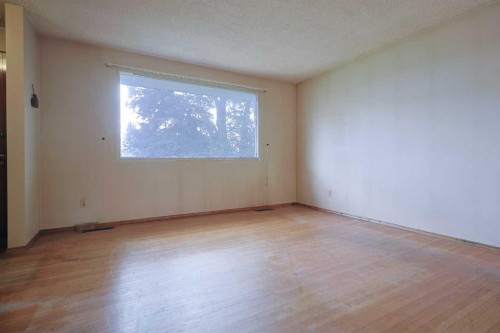 93 Winslow Crescent Sw, Calgary, AB - Indoor Photo Showing Other Room