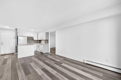 109-1717 60 Street Se, Calgary, AB - Indoor Photo Showing Kitchen