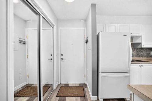 109-1717 60 Street Se, Calgary, AB - Indoor