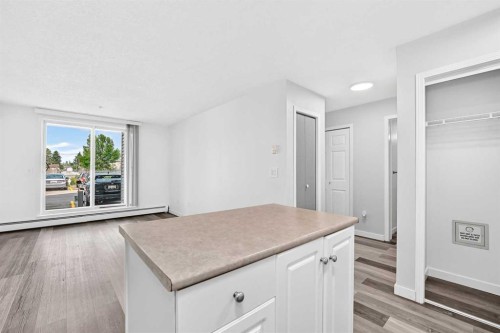 109-1717 60 Street Se, Calgary, AB - Indoor