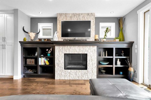 425 21 Avenue Nw, Calgary, AB - Indoor Photo Showing Living Room With Fireplace