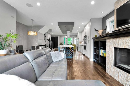 425 21 Avenue Nw, Calgary, AB - Indoor Photo Showing Living Room With Fireplace