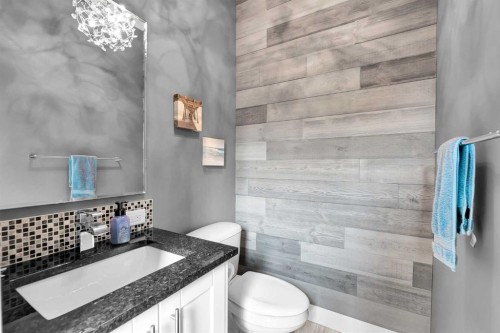 425 21 Avenue Nw, Calgary, AB - Indoor Photo Showing Bathroom