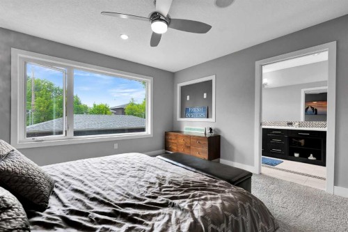 425 21 Avenue Nw, Calgary, AB - Indoor Photo Showing Bedroom