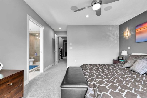 425 21 Avenue Nw, Calgary, AB - Indoor Photo Showing Bedroom