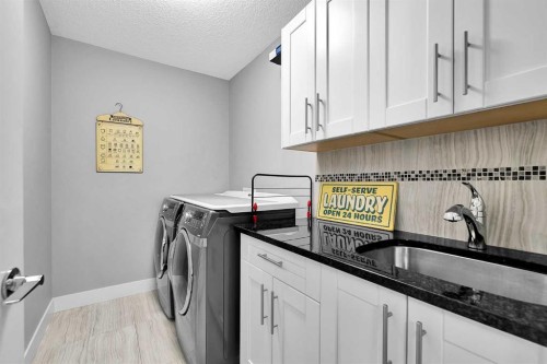 425 21 Avenue Nw, Calgary, AB - Indoor Photo Showing Laundry Room