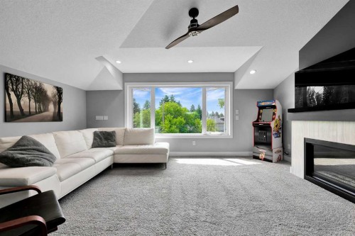425 21 Avenue Nw, Calgary, AB - Indoor Photo Showing Living Room With Fireplace