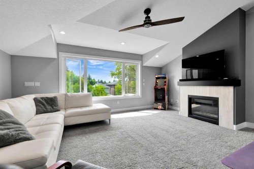 425 21 Avenue Nw, Calgary, AB - Indoor Photo Showing Living Room With Fireplace
