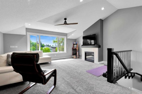 425 21 Avenue Nw, Calgary, AB - Indoor Photo Showing Living Room With Fireplace