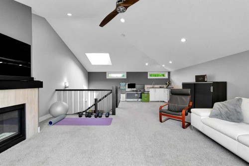 425 21 Avenue Nw, Calgary, AB - Indoor With Fireplace
