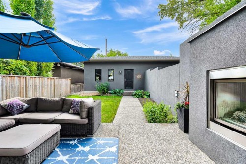 425 21 Avenue Nw, Calgary, AB - Outdoor With Deck Patio Veranda With Exterior