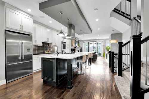425 21 Avenue Nw, Calgary, AB - Indoor Photo Showing Kitchen With Upgraded Kitchen