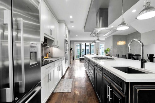 425 21 Avenue Nw, Calgary, AB - Indoor Photo Showing Kitchen With Upgraded Kitchen