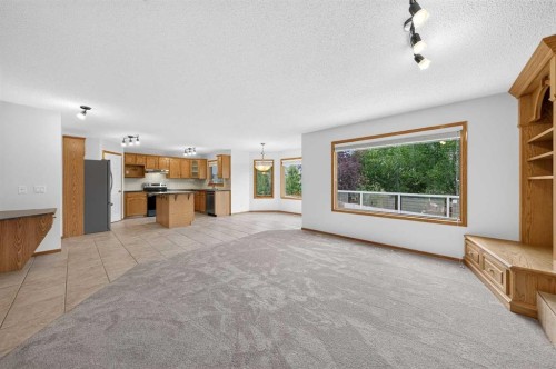 307 Edgeridge Gardens Nw, Calgary, AB - Indoor Photo Showing Living Room