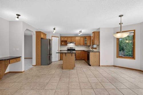 307 Edgeridge Gardens Nw, Calgary, AB - Indoor Photo Showing Kitchen