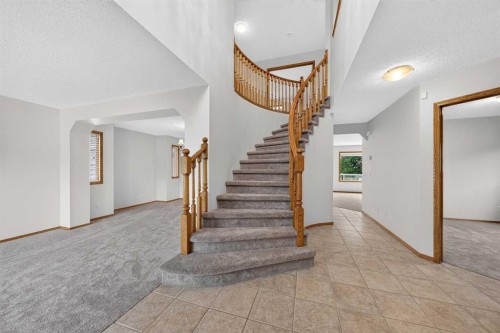 307 Edgeridge Gardens Nw, Calgary, AB - Indoor Photo Showing Other Room
