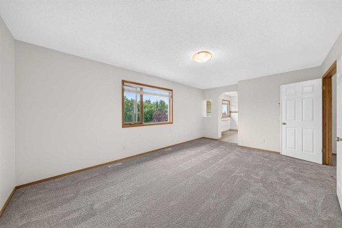 307 Edgeridge Gardens Nw, Calgary, AB - Indoor Photo Showing Other Room