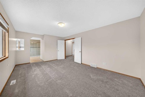 307 Edgeridge Gardens Nw, Calgary, AB - Indoor Photo Showing Other Room