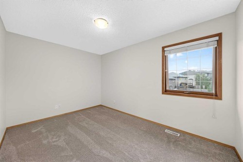 307 Edgeridge Gardens Nw, Calgary, AB - Indoor Photo Showing Other Room